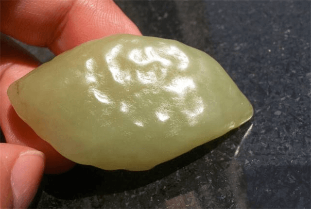 按照产出环境来分类，和田玉的种类有哪些？   第4张