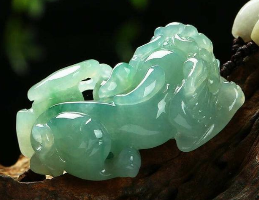 男士翡翠吊坠图片 男士翡翠吊坠图片及价格多少   第2张