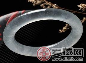 学会这4招，轻松挑选无色玻璃种翡翠 