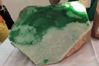 翡翠原石批发价格 翡翠原石批发价格一般是多少 第2张