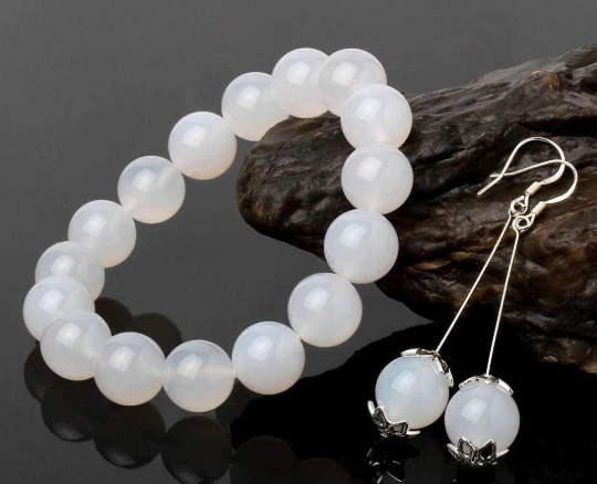 怎么辨别白玛瑙手镯 白玛瑙手镯鉴别 