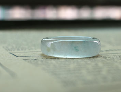 全翡翠戒指价格 全翡翠戒指多少钱及款式 第1张