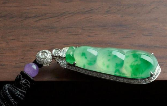 翡翠四季豆吊坠图片 翡翠四季豆镶嵌款式图片   第7张