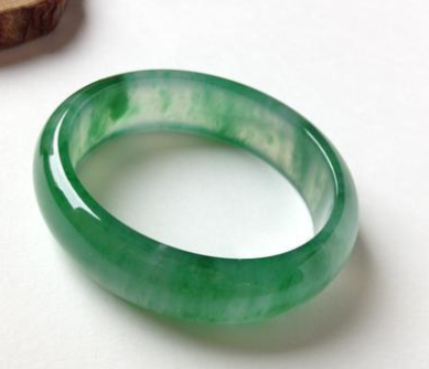 绿翡翠手镯价格 绿翡翠手镯价格及图片   第2张