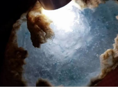 翡翠原石打灯各类表现 翡翠原石打灯能看到什么   第1张