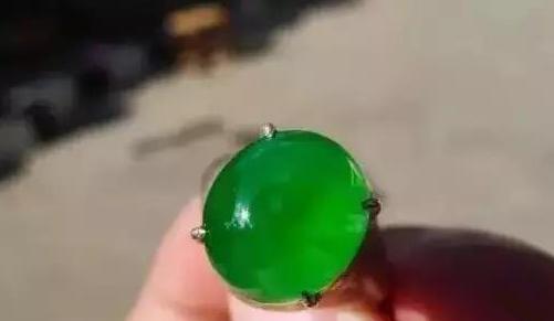 最容易模仿玻璃种翡翠的是什么？   第7张