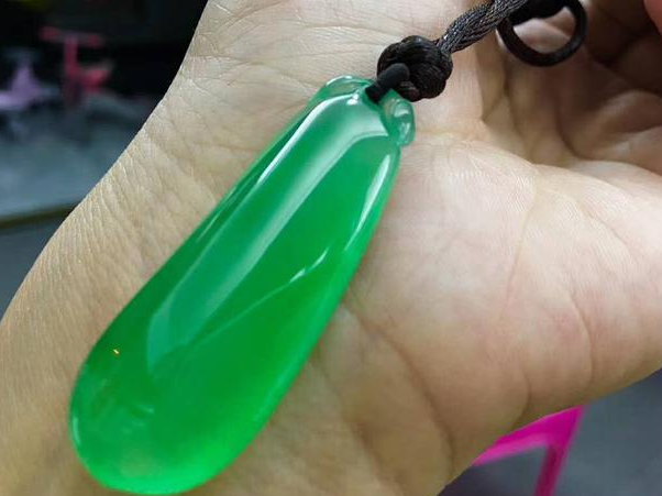 时间赋予的美丽矿藏——翡翠，有着怎样的档次级别，怎么去识别？   第9张