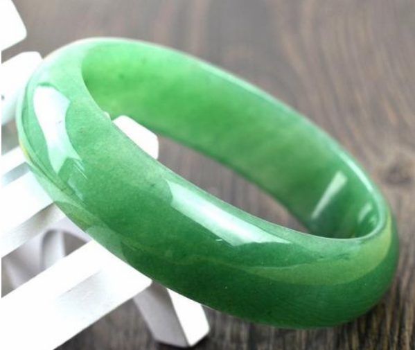 玉手镯的市场价 玉手镯的市场价大概是多少钱   第2张