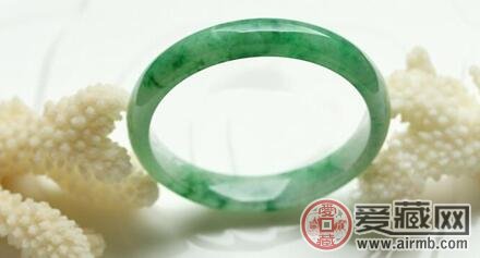 注意，这三种翡翠的保养方法，越养越丑 