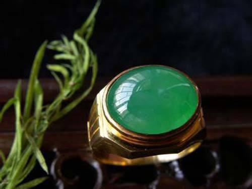 翡翠戒面为什么这么贵 翡翠戒面选料的标准