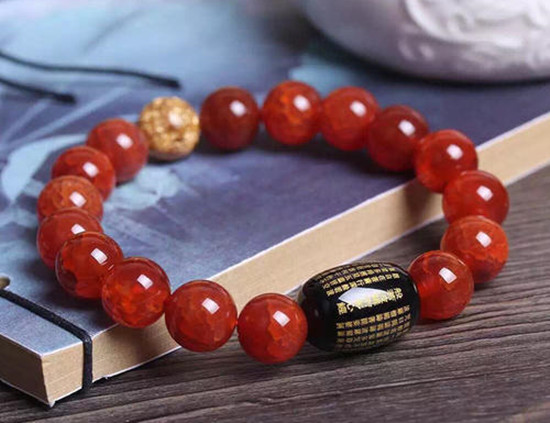 戴玛瑙的好处和禁忌 玛瑙的作用   第1张