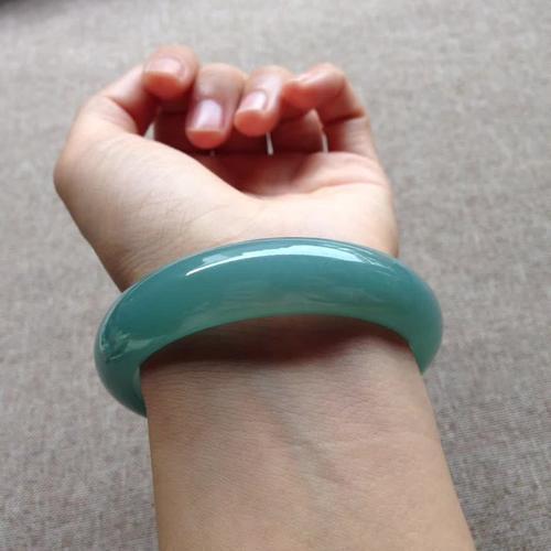 如何挑选蓝水翡翠手镯 蓝水翡翠手镯的挑选技巧 