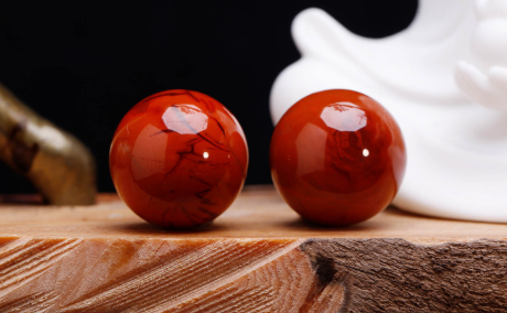 玛瑙和玉石哪个值钱 玛瑙和玉石 第1张