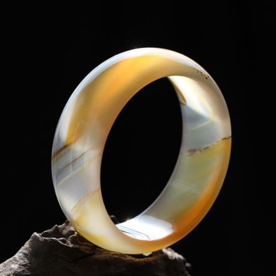 玉髓和玛瑙哪个对身体好 玉髓和玛瑙的区别   第1张