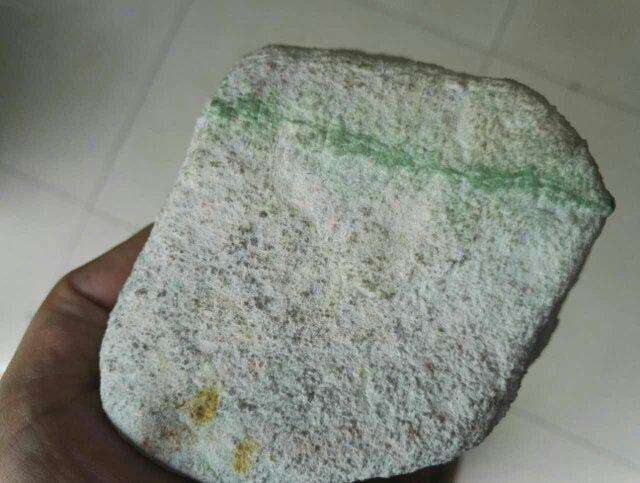 翡翠怎么辨别翡翠原石，鉴别技巧 