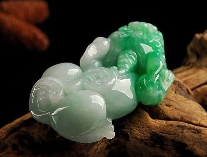 翡翠貔貅吊坠的忌讳有哪些 翡翠貔貅吊坠佩戴忌讳 