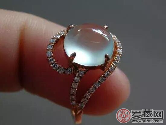 为什么玻璃种翡翠价格高昂？ 