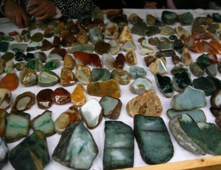 全国最大翡翠市场 国内最大的翡翠原石批发市场在哪   第1张