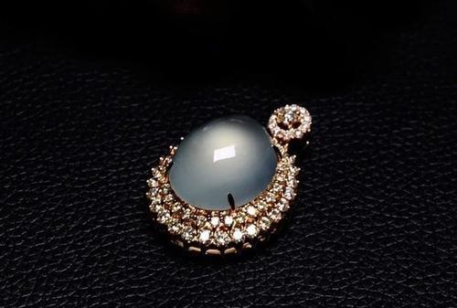 冰种翡翠的魅力怎么形容 冰种翡翠最吸引人的地方