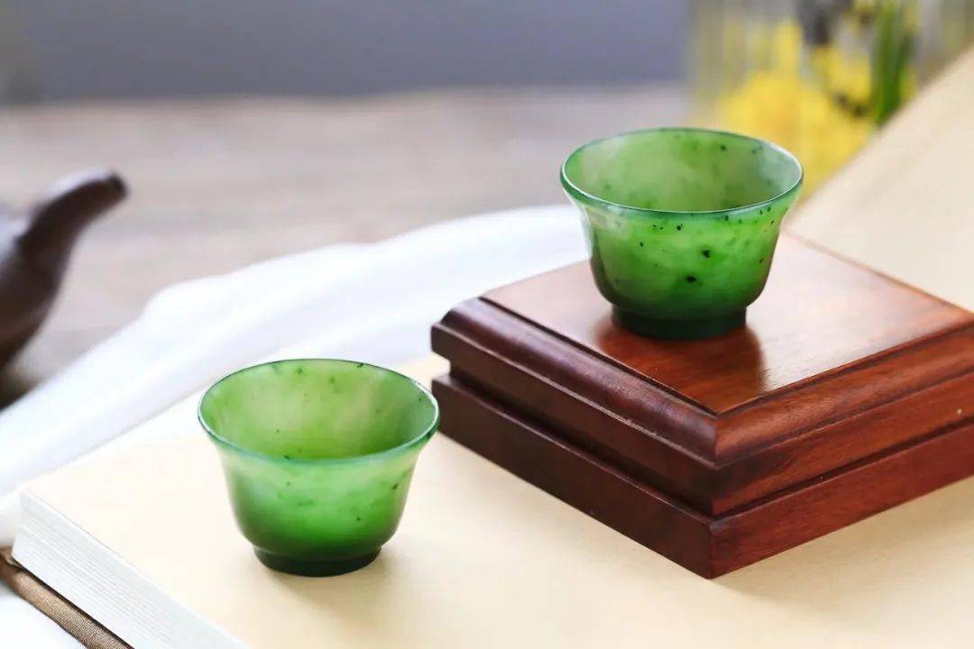 120万购入的无暇碧玉，竟还比不上带黑点的...  第9张