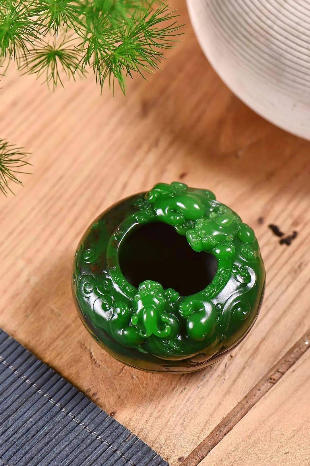 120万购入的无暇碧玉，竟还比不上带黑点的...  第5张