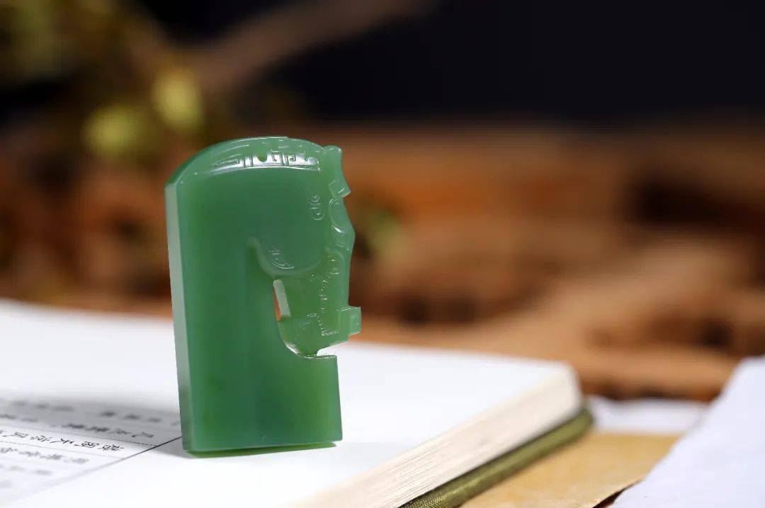 120万购入的无暇碧玉，竟还比不上带黑点的...  第10张