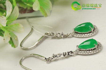 最受中国人喜欢的翡翠饰品排行，戒面居然排第二？  第2张