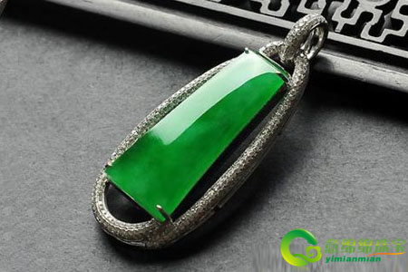 怎么看翡翠的“底”？  第1张