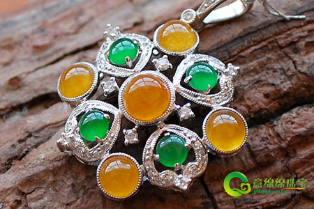 怎么样的翡翠色彩最美观？看色彩挑翡翠  第3张