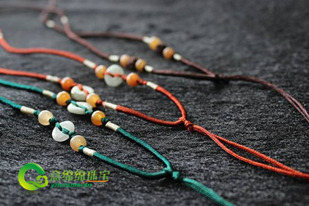 翡翠挂绳应该怎样调配  第2张