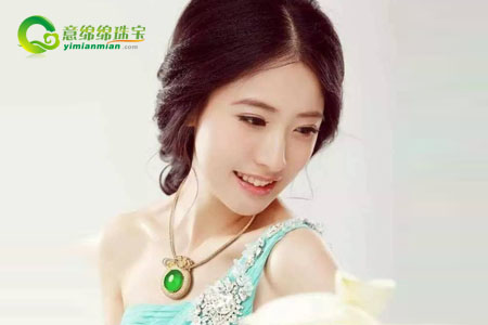 翡翠怎样跟服装调配，今日你穿对了吗？  第2张