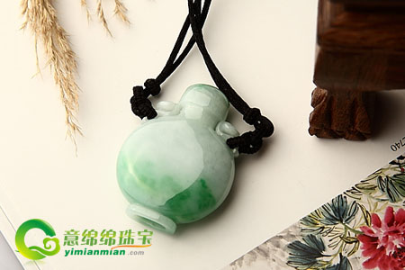 鼻烟壶是什么 浅谈翡翠鼻烟壶以及鼻烟壶价格  第2张