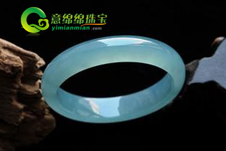 蓝水翡翠的价格和保养  第2张