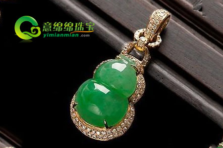 苹果绿翡翠介绍 什么是苹果绿翡翠？