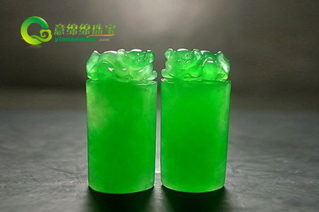 玻璃种帝王绿的介绍 玻璃种帝王绿翡翠价格多少？  第1张