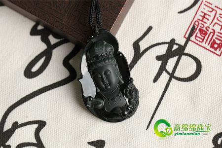 墨翠为绿色翡翠的变种 产值稀疏价格不菲  第1张