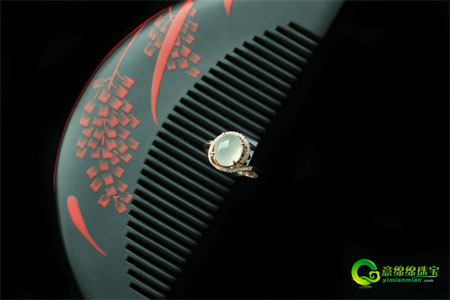 手上的靓丽风景线 佩带翡翠戒指留意对其保养  第2张