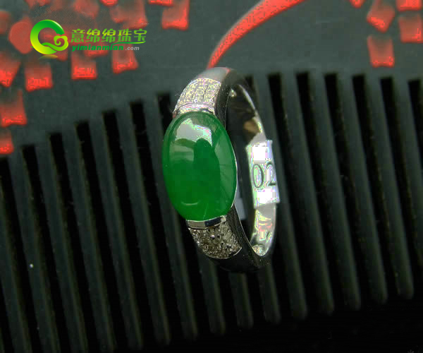 谈怎么选购与自己风格相符的翡翠饰品  第2张