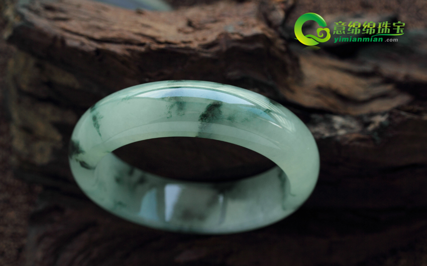 浅谈不同年龄层的女人怎么选购翡翠手镯  第2张