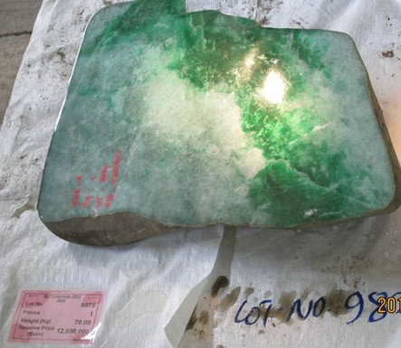 缅甸公盘原石底价张狂 世人纷繁推测未来翡翠价格走势