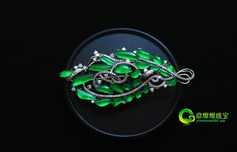 翡翠饰品超凡脱俗 学习怎么进行与服装的调配
