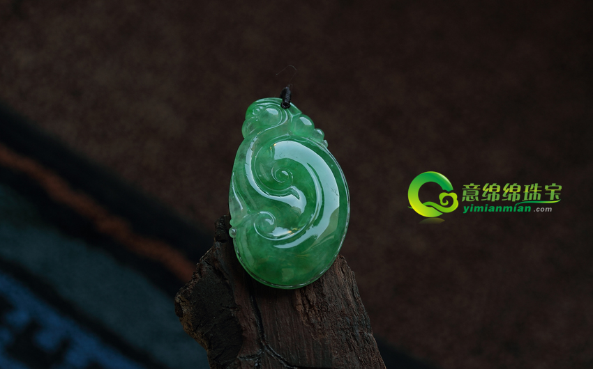 小编与我们浅谈翡翠的三忌与四怕