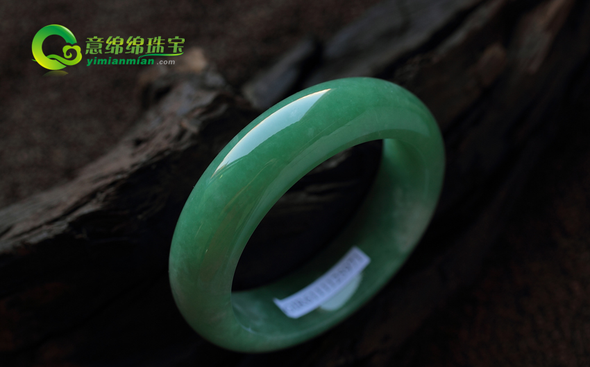 除了色彩影响满绿翡翠手镯的价格有哪些