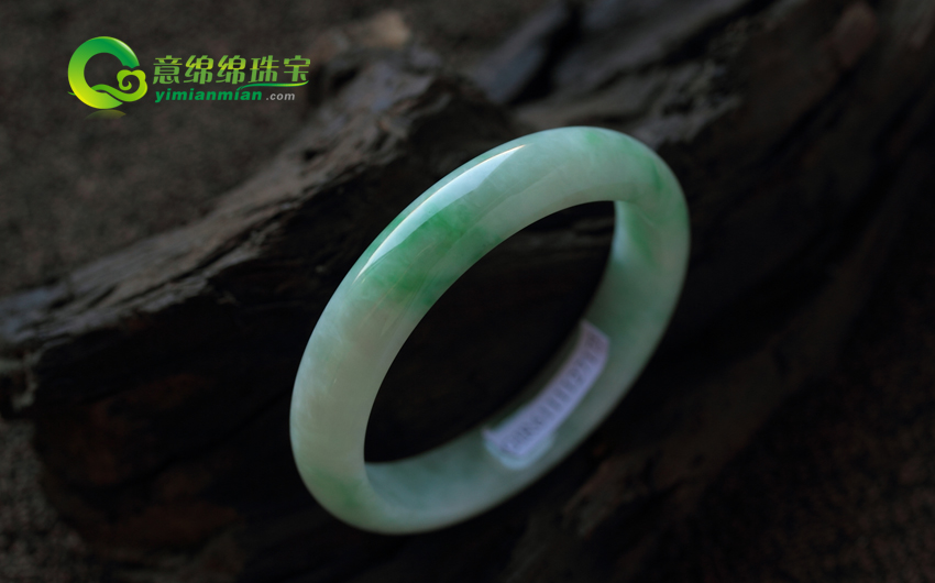 玉石质料形形色色 价格也相差甚多