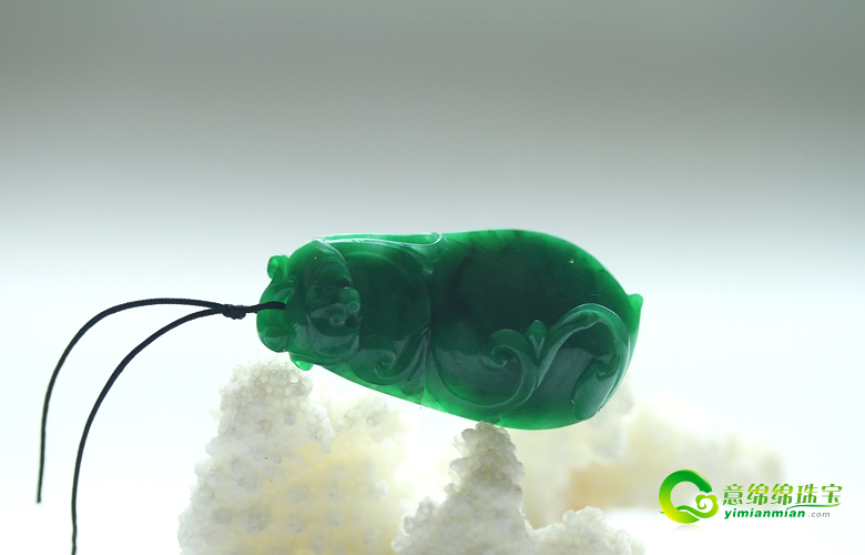 翡翠中的精品满绿翡翠 影响其价格的原因有哪些