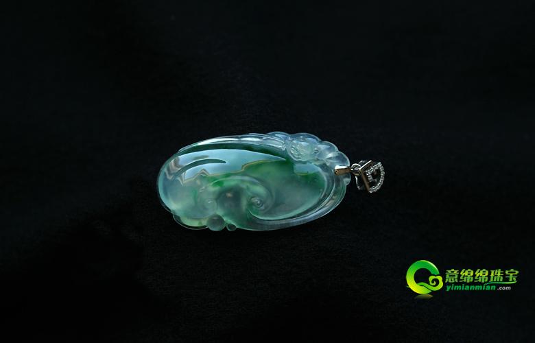 真假玻璃种翡翠吊坠的特征 辨认清楚真假的办法  第2张