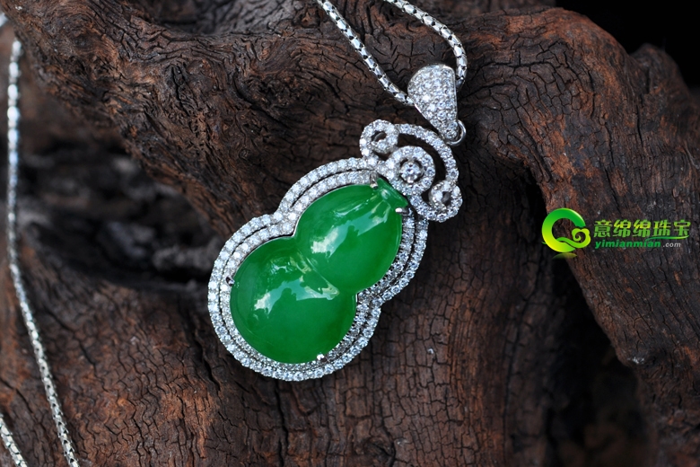 浑然天成精美翡翠首饰 选材精巧质量佳合适保藏  第2张