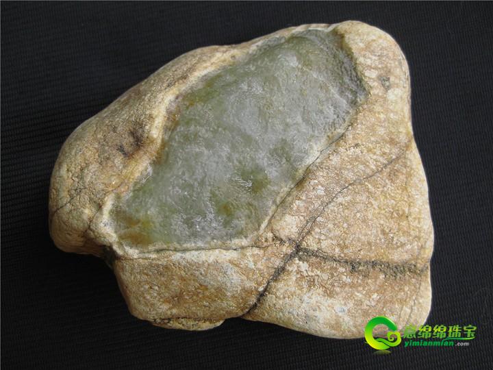 翡翠赌石怎样赌 专家称要观皮辨里  第2张