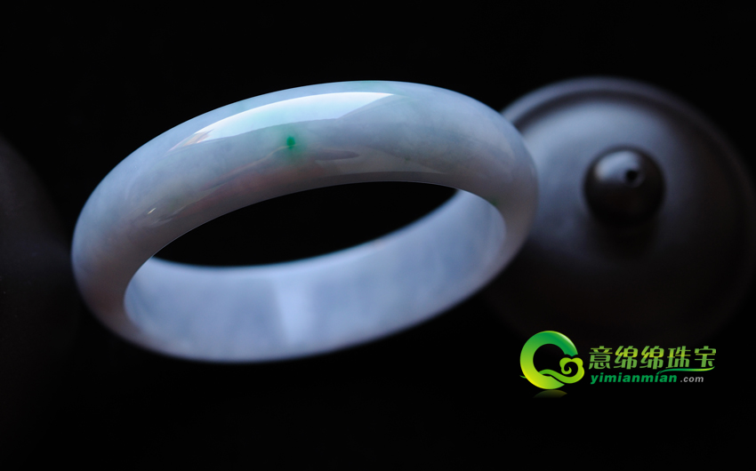 精巧紫罗兰翡翠手镯 佩带在手腕间杰出女人的气质  第2张