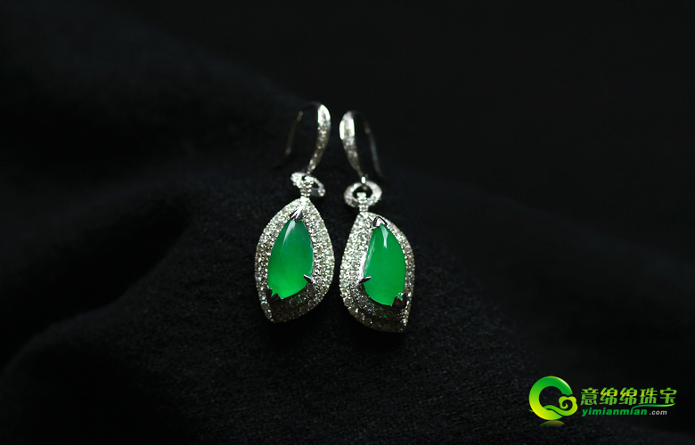冰种翡翠耳环之奇妙调配 让你成为全场的焦点  第2张